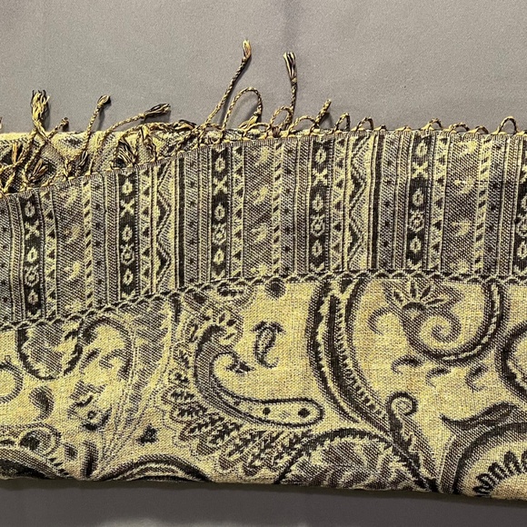Pashmina Scarf Wrap - Picture 2 of 3
